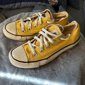 Women’s Converse All Star Sneakers Size 6